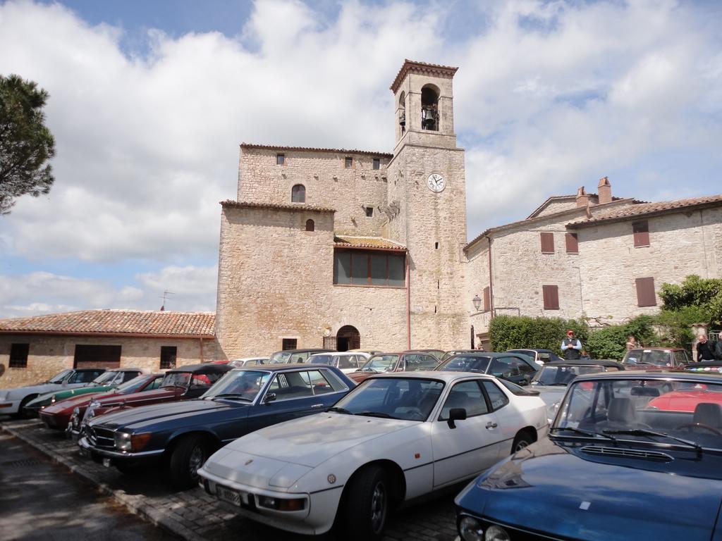 Castello Izzalini Todi Resort Exterior photo